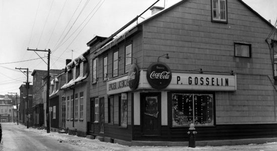 L'épicerie Gosselin à l'intersection des rues Durocher et Père-Grenier en 1964.