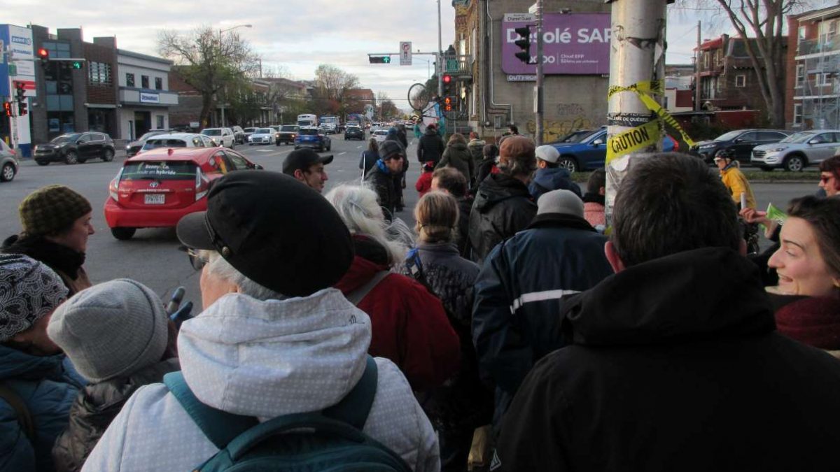 Le CCCQSS a mené une action pour la sécurité routière le 2 novembre à l'angle du boulevard Charest Ouest et de la rue Marie-de-l'Incarnation.